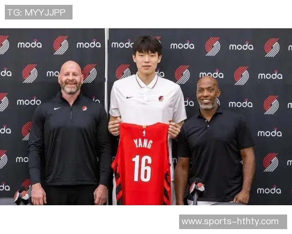 比卢普斯呼吁球队共同分担战术压力让瀚森更轻松应对比赛挑战